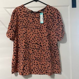 XL short sleeved blouse